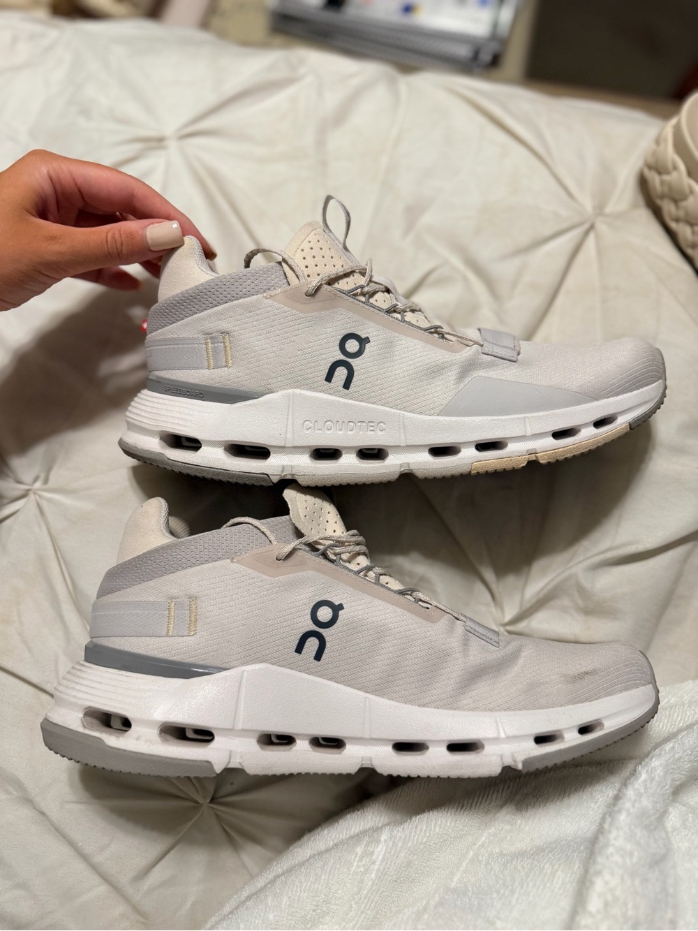 On Running women’s Cloudtec Sneakers in Light Beige and Gray